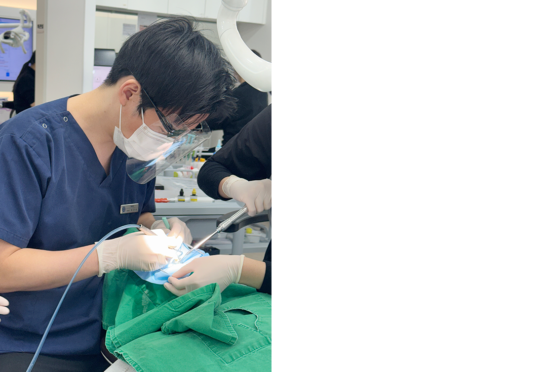 진료 중인 원장님